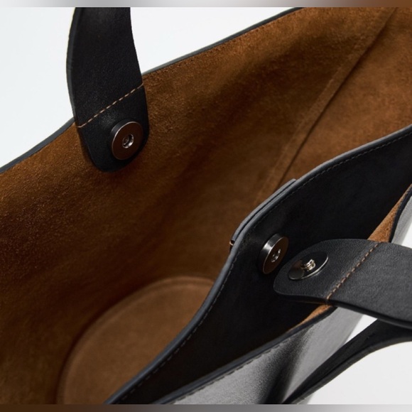 Zara Large Leather Bucket Bag
$239 - Picture 6 of 14